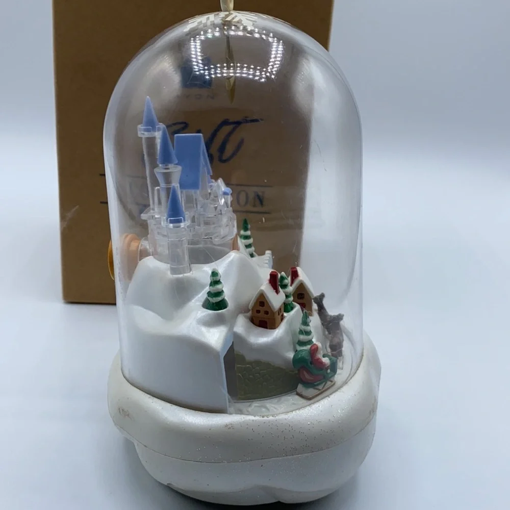 Avon Santa’s Magical Castle Vintage Ornament 1997 light and Motion